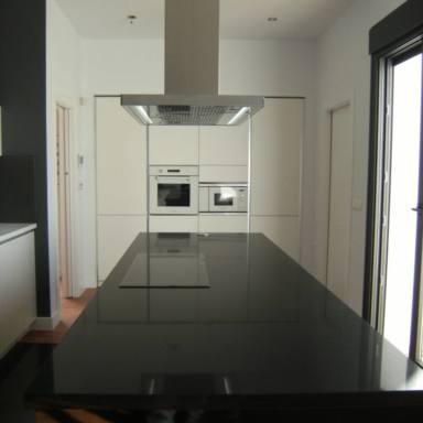 cocina-de-diseño-en-pvc-en-alcalá-de-guadaira-cocinova-cocinas