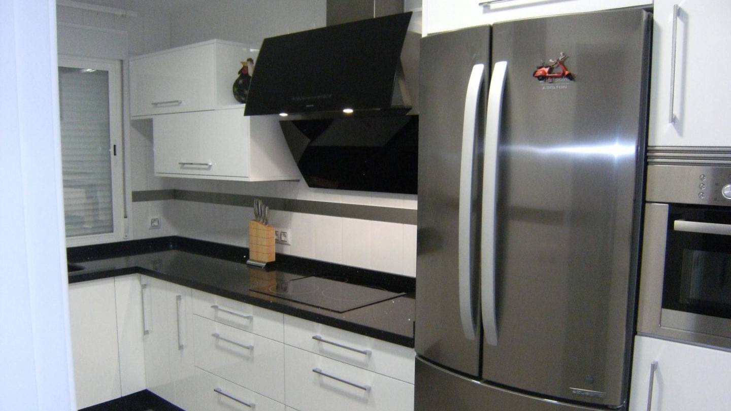 cocina-lacada-en-blanco-cocinova-cocinas