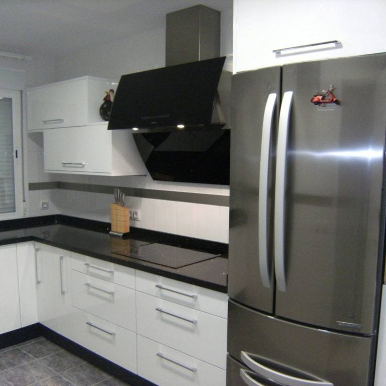 cocina-lacada-en-blanco-cocinova-cocinas
