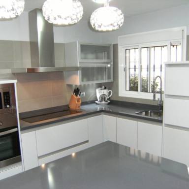 cocinas-pequeñas-en-sevilla-cocinova-cocinas