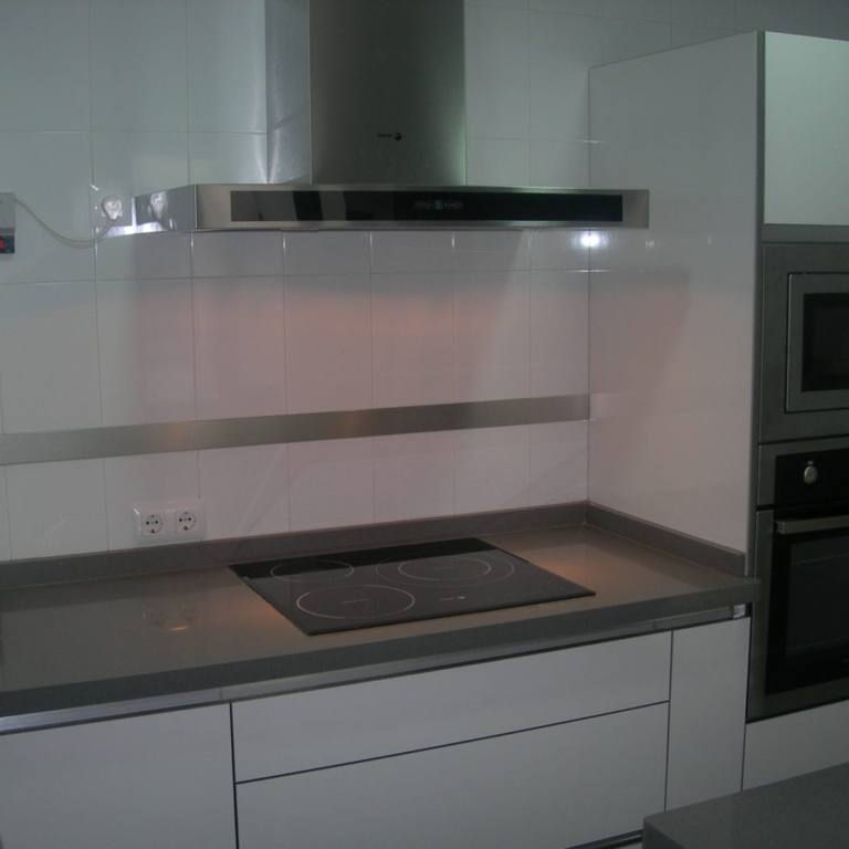 cocina-con-cenefa-cocinova-cocinas