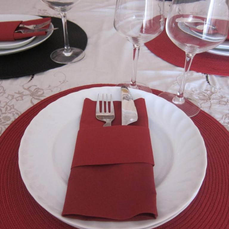 donde-se-pone-la-servilleta-en-la-mesa