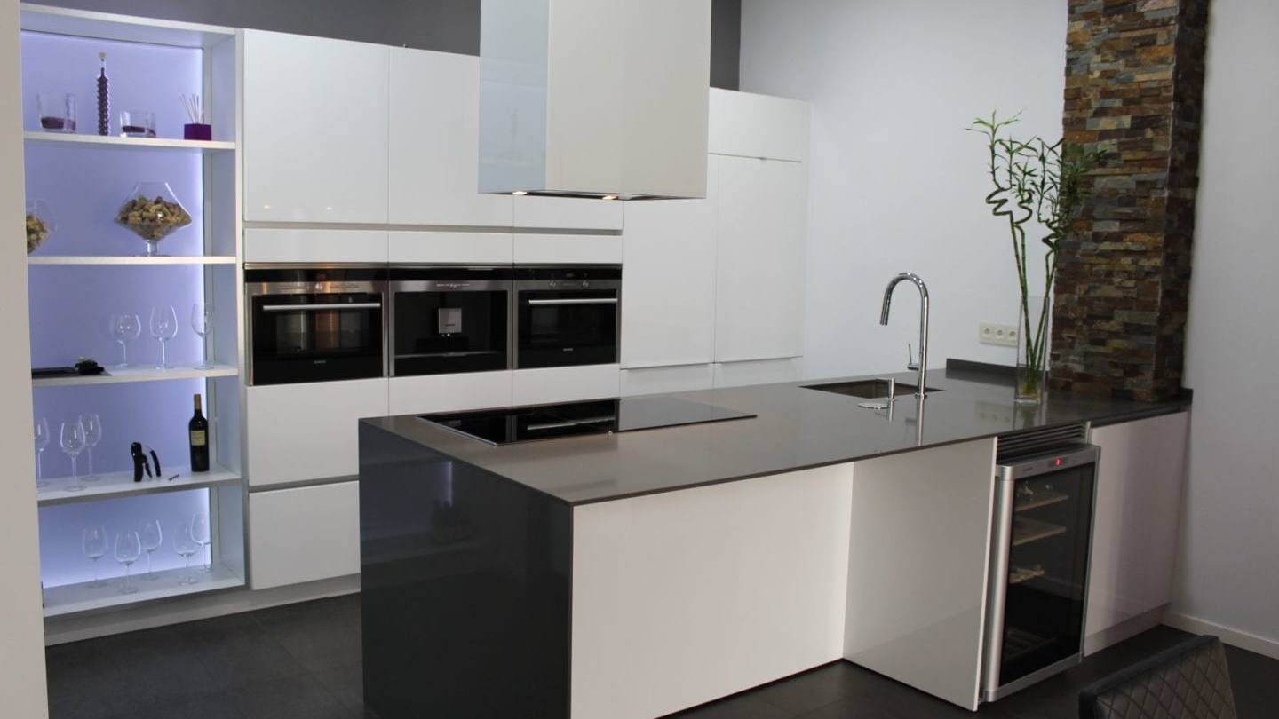 cocina-forma-lazio-brillo-st-cocinova-cocinas