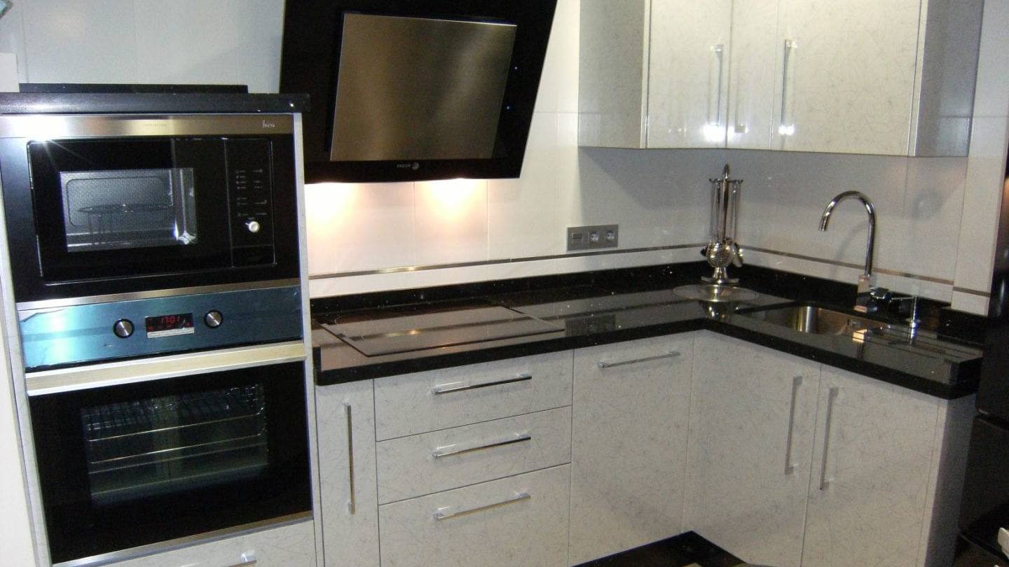 cocina-de-formica-serigrafiada-cocinova-cocinas