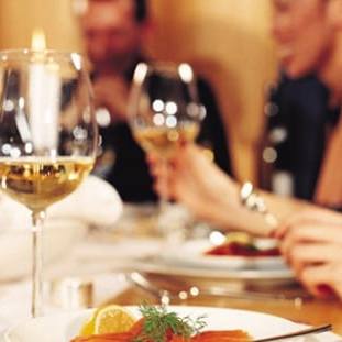 como-sentar-a-los-invitados-en-la-mesa como-sentar-a-los-invitados-en-la-mesa