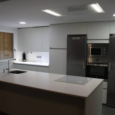 "Cocina con Campana de techo"