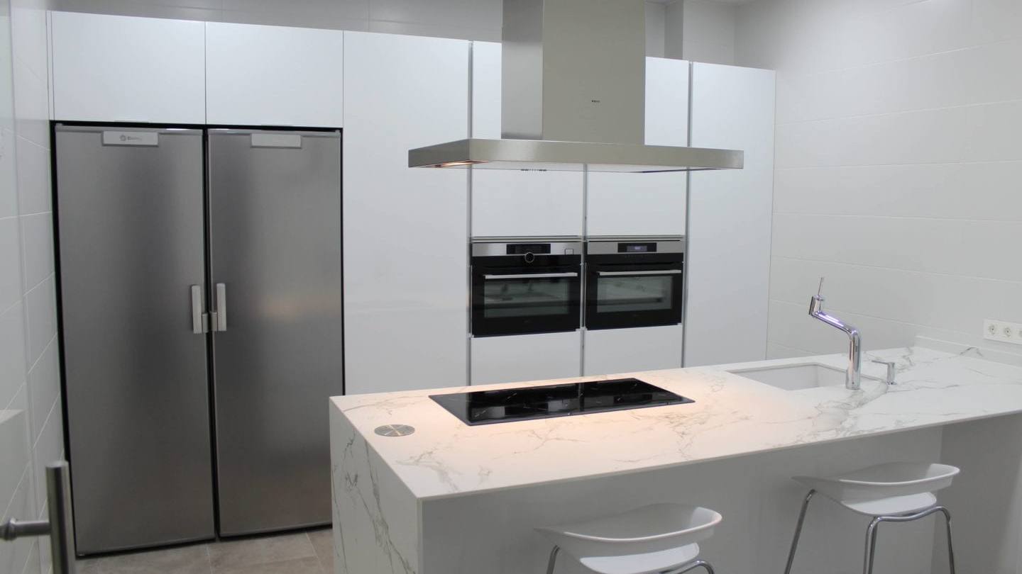 cocina-dica-en-blanco-brillo