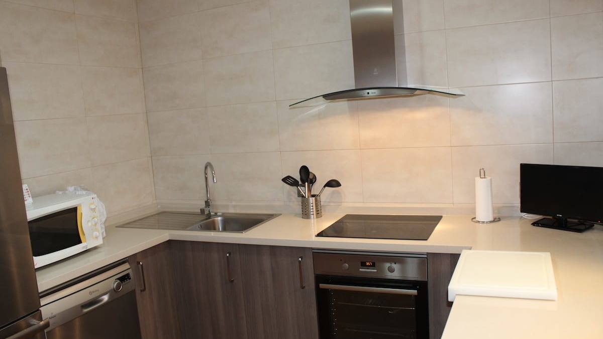 cocina-con-vetas-de-madera-natural