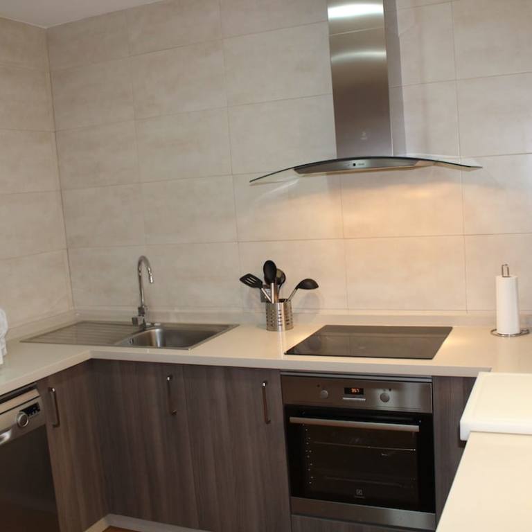 cocina-con-vetas-de-madera-natural