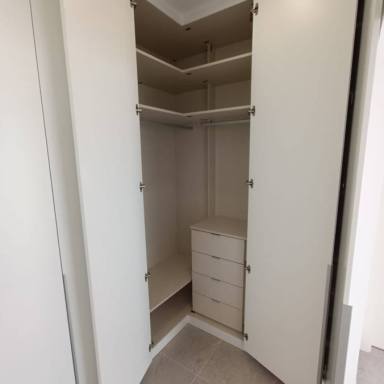 armario-con-puertas-batientes_fe9daea2-690f-4f92-85e7-12d191a8cefb