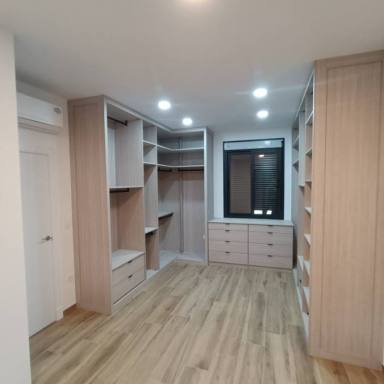 vestidor-en-carmona_4998c1ef-682d-4aed-8f81-b8fbc82ca603