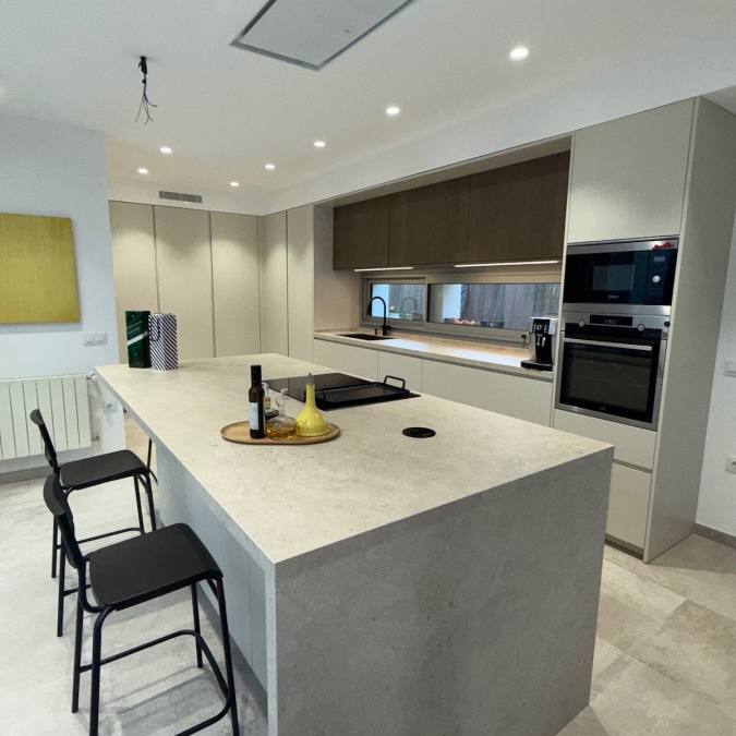 cocina-con-encimera-abujardada